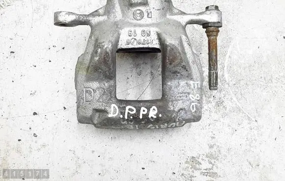 Toyota Auris E180 Front brake caliper