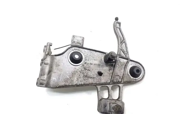 Mercedes-Benz C W204 Air filter cleaner box bracket assembly A6510900041