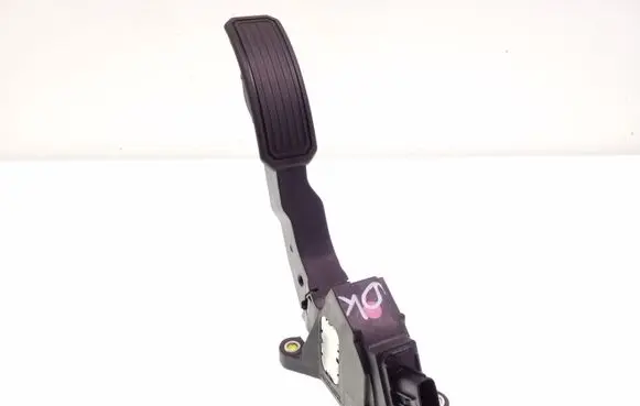 Toyota Avensis T270 Accelerator throttle pedal 7811002020