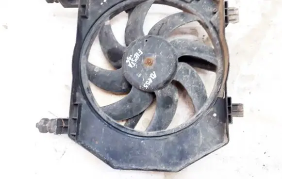 Radiator cooling fan shroud