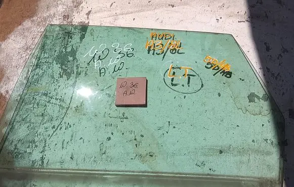 Audi A3 S3 8L Front door window glass four-door 43R001351