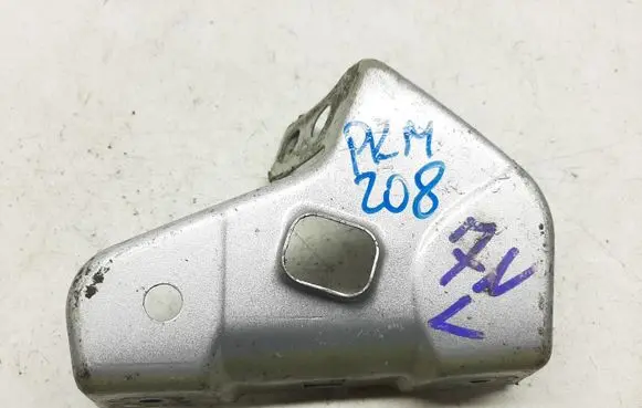 Seat Alhambra (Mk2) Fender mounting bracket 7N0821135A
