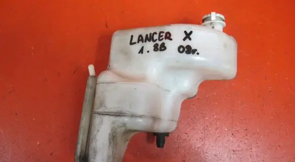 Mitsubishi Lancer X Windshield washer fluid reservoir/tank