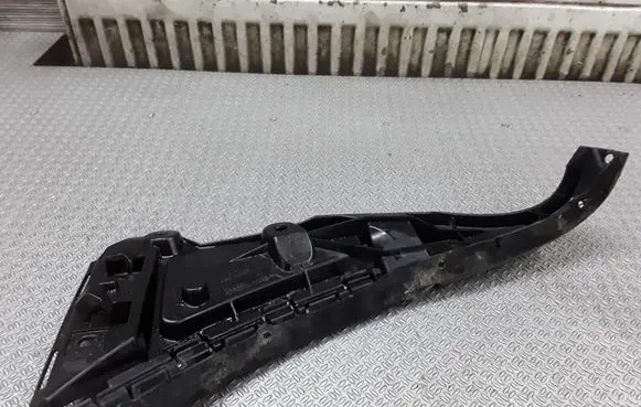 Volvo XC90 Front bumper mounting bracket 08620563