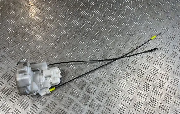 Subaru Impreza III Front door lock