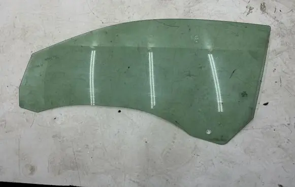 Audi A5 8T 8F Front door window glass four-door 43R00082