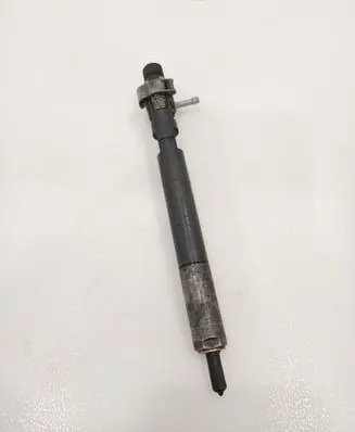 Mercedes-Benz C W204 Fuel injector A6460700987 F556D0S