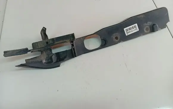 Ford Focus Fender mounting bracket 4M51A02476A