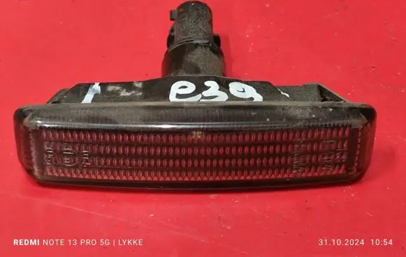 Front fender indicator light