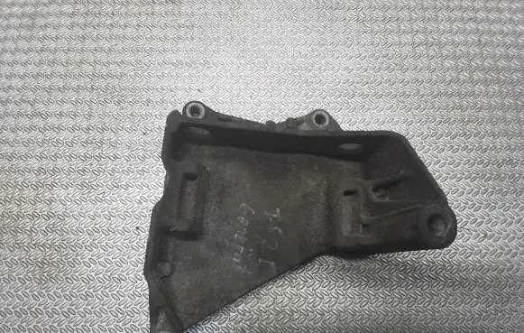Volkswagen Transporter - Caravelle T5 Engine mounting bracket 070903143C