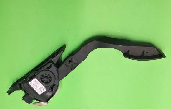 Ford Focus Accelerator throttle pedal EV619F836BA 6PV01036882