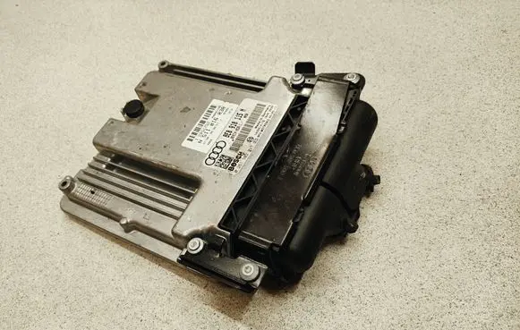 Audi A4 S4 B7 8E 8H Engine control unit/module 8E0910115N 1039S14176 0261S02211