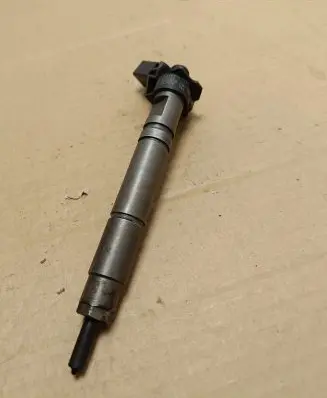 Mercedes-Benz E W211 Fuel injector A6290700287