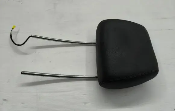Mercedes-Benz E W212 Front seat headrest 