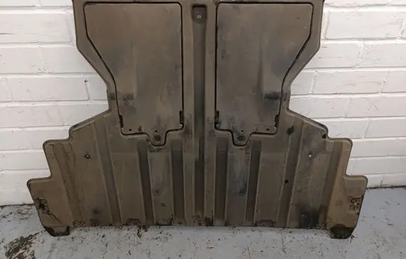 Rear underbody cover/under tray