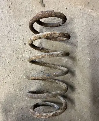 Jeep Grand Cherokee (WJ) Rear coil spring