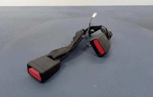 BMW 1 F40 Front seatbelt 7456284