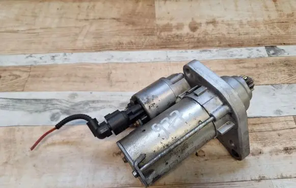 Volkswagen Touran I Starter motor 02Z911023G 02Z911023