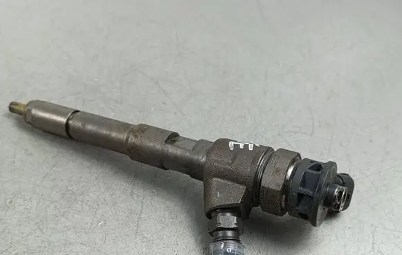 Nissan Note (E12) Fuel injector 82001108033