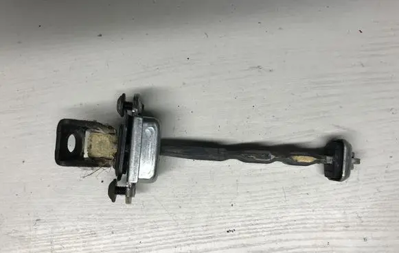 Skoda Octavia Mk2 (1Z) Front door check strap stopper 1Z0837249D