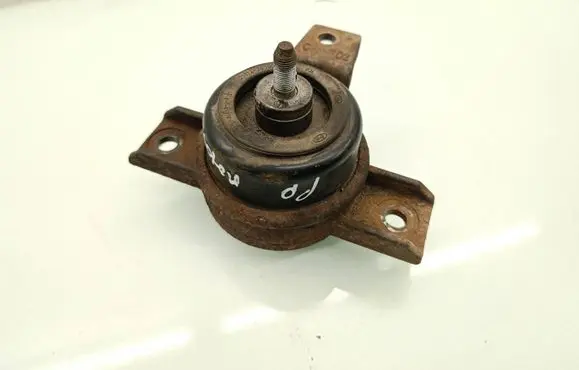 Hyundai Santa Fe Engine mount bracket 218122B500