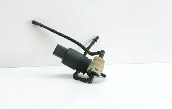 Volkswagen Golf IV Windscreen/windshield washer pump