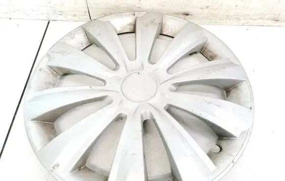Toyota Avensis T270 R15 wheel hub/cap/trim 