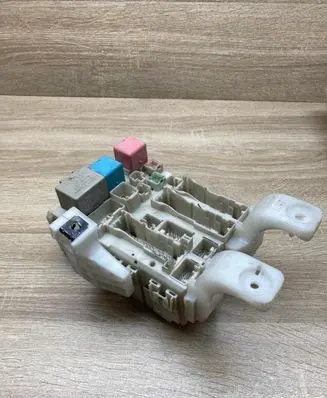 Toyota Prius (XW20) Fuse module 8273047290