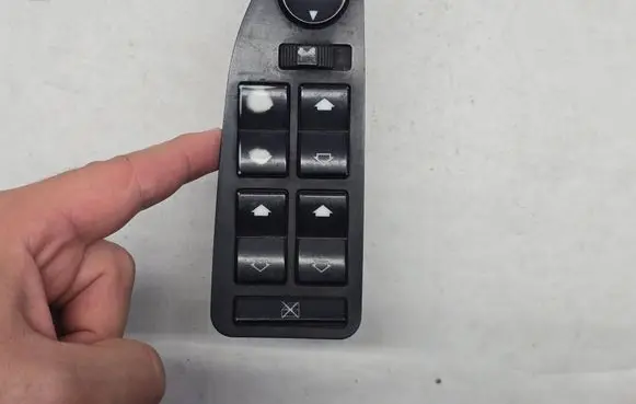 BMW 7 E38 Electric window control switch 8368979 61318368979
