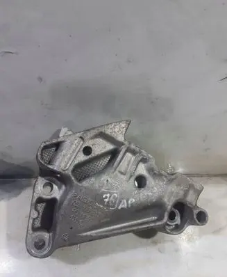 Volkswagen Golf VIII Engine mounting bracket 05L199407