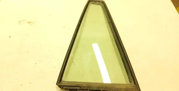 Toyota RAV 4 (XA30) Rear vent window glass 6818942040