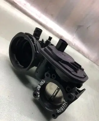Volkswagen Taigo Throttle valve 04e133062s