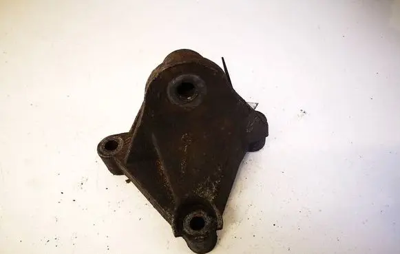 Nissan Primera Engine mounting bracket 