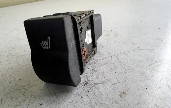 Ford Ranger Seat heating switch UR7966420 KT158