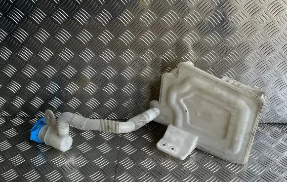 Volkswagen Scirocco Windshield washer fluid reservoir/tank 1K0955453R 1K0955453S 1K0955453Q