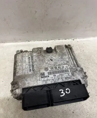 Volkswagen PASSAT B6 Engine control unit/module 03G906021AN 03G906021LR 0281013260