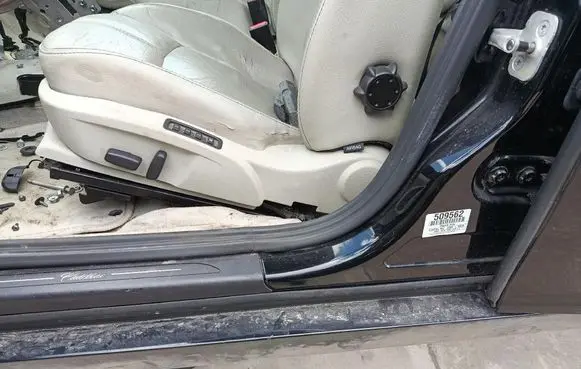 Cadillac BLS Pillar (middle)