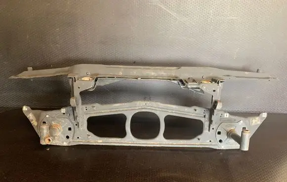 BMW 3 E46 Radiator support slam panel bracket 51718211467