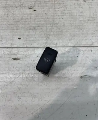 Lexus IS 220D-250-350 Windscreen/window heater switch 15A280