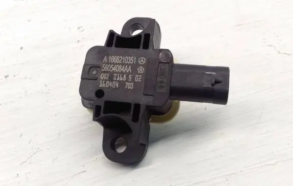 Mercedes-Benz CLA C117 X117 W117 Airbag deployment crash/impact sensor A1668210351 56054084AA 160404703