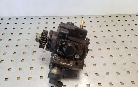 Opel Vivaro Fuel injection high pressure pump 8200950493 0445010205