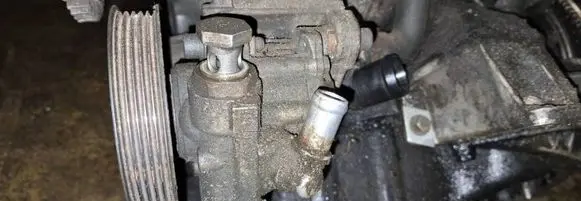 Volkswagen PASSAT B5 Power steering pump 028145255F