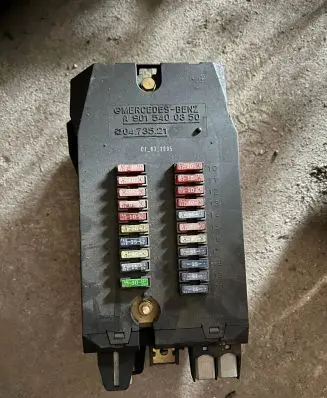 Mercedes-Benz Sprinter W901 W902 W903 W904 Fuse module A9015400350 0473521