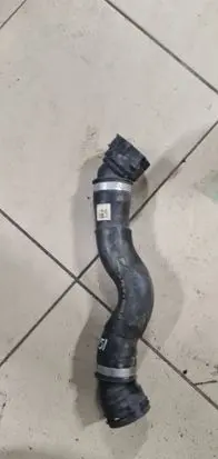 BMW 5 G30 G31 Engine coolant pipe/hose 8572906