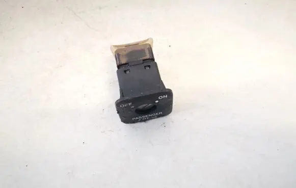 Passenger airbag on/off switch