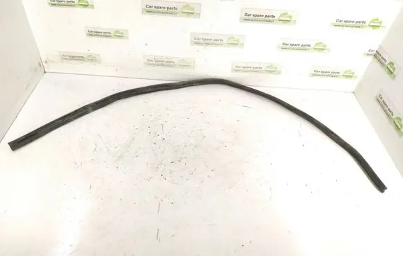 Engine bonnet/hood sound/heat insulation