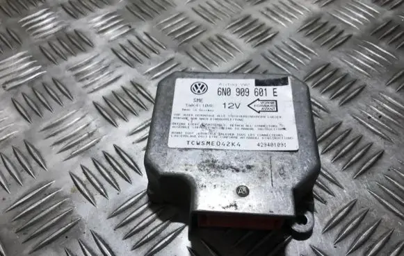Volkswagen Golf III Airbag control unit/module 6n0909601e 5wk4104e