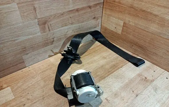BMW 1 E81 E87 Front seatbelt 34003268 092450 030907