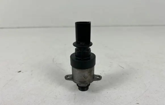 BMW 3 E90 E91 Fuel pressure regulator 0928400691 7901020692