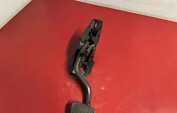 BMW X4 G02 Brake pedal 6861771